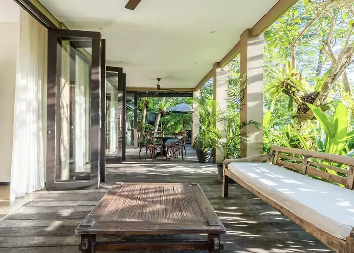 Villa Naga Putih
